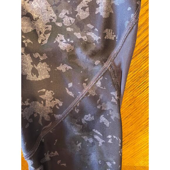 Under Armour Womens Deep Plum Camo Leggings Size Medium Waist 13.5-17.5" - Picture 6 of 6